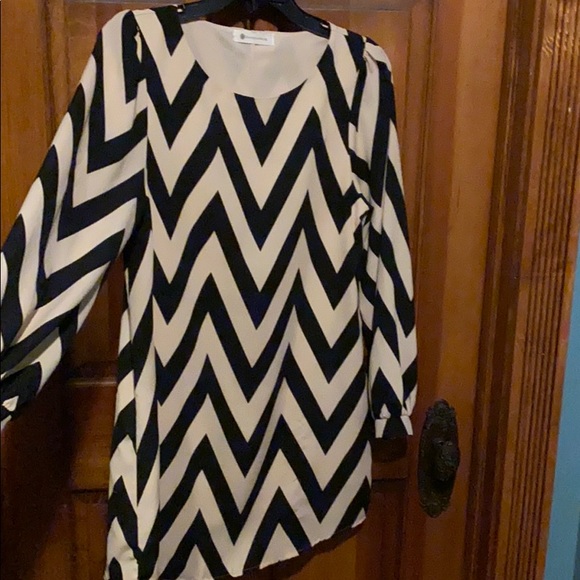 Cream and black striped dress - Picture 4 of 9